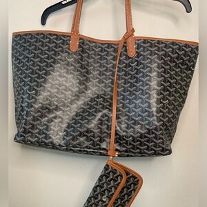 - Goyard bag